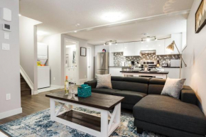 Modern Executive Suite, Complimentary Netflix & Parking! Edmonton